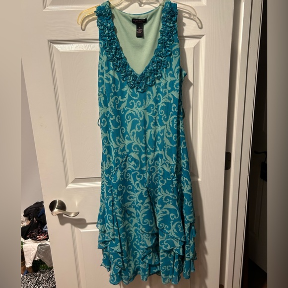 Signature dress - Picture 1 of 3